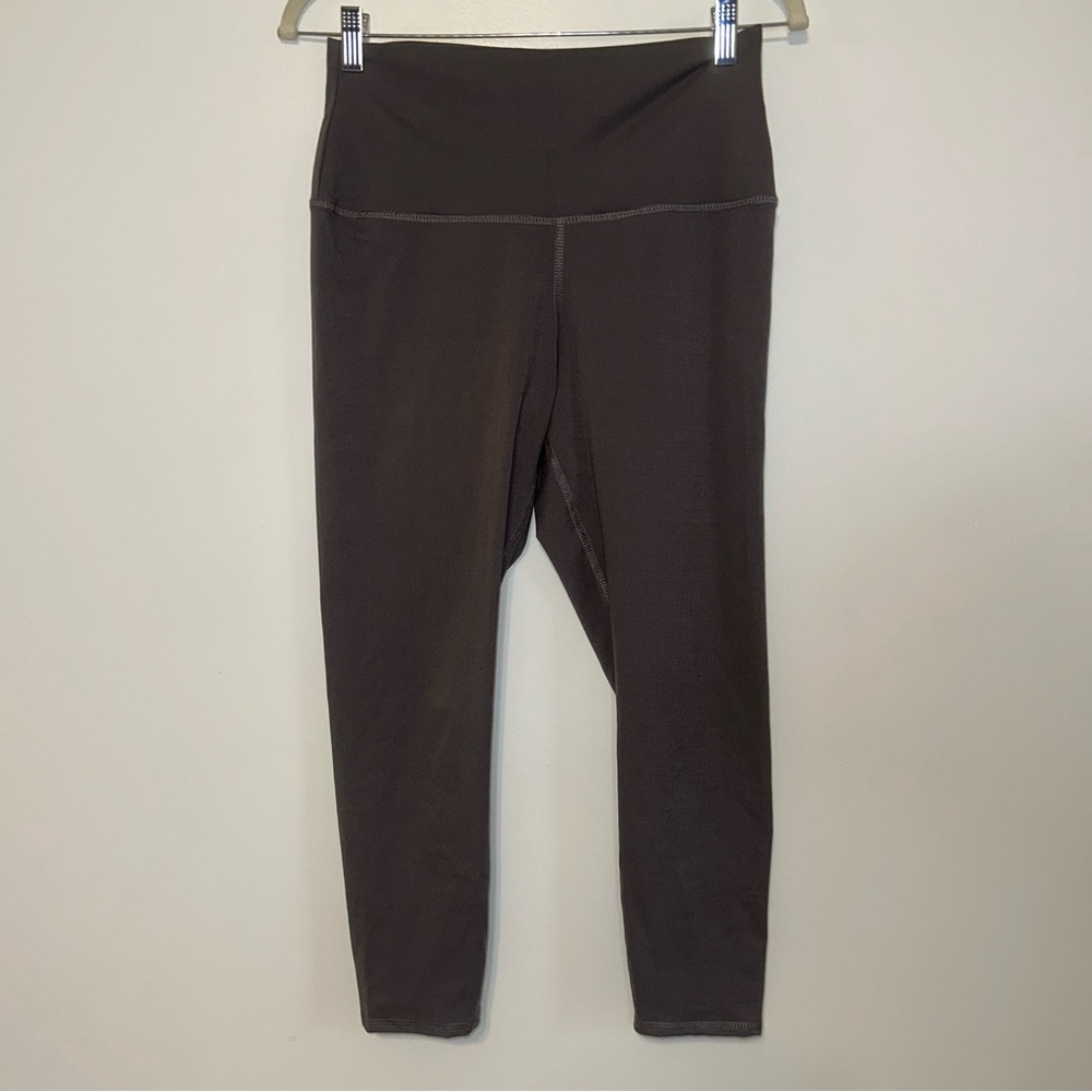 EUC high-waisted large capri leggings with tummy control.